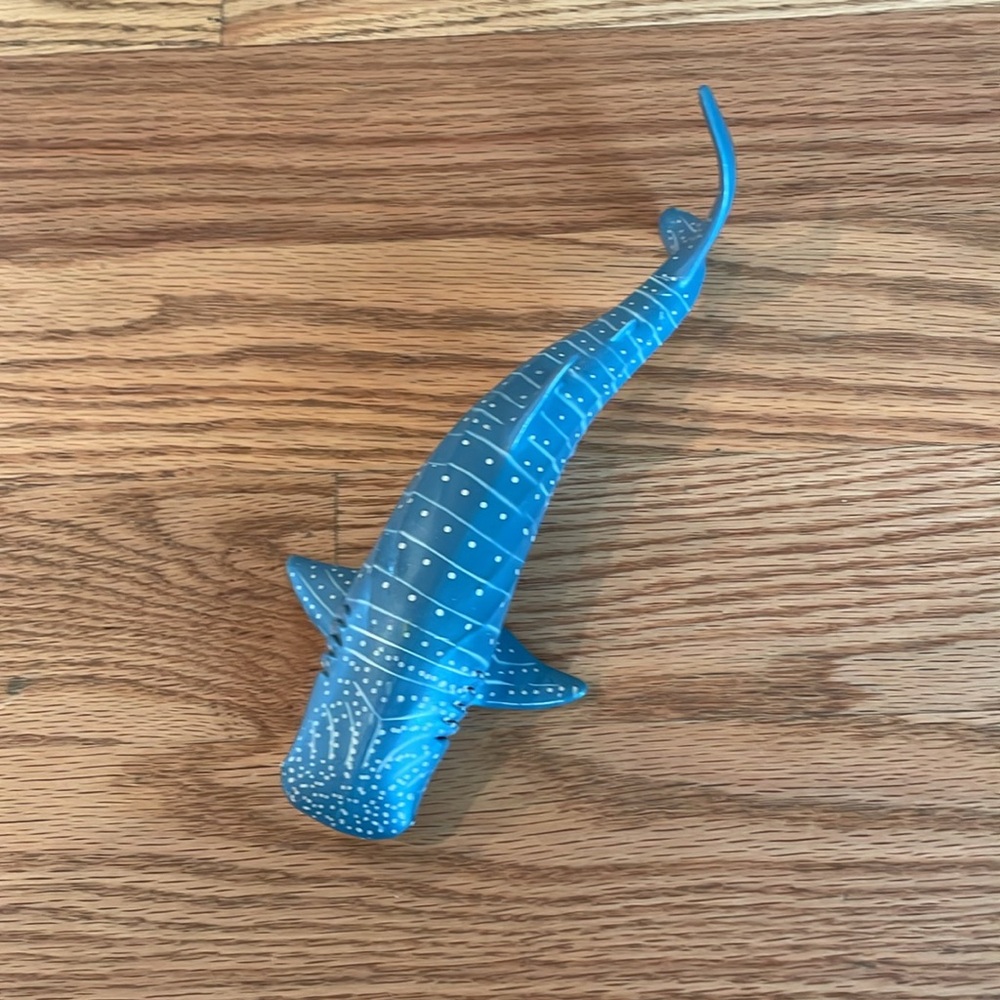 Solid Whale shark and dolphin - Picture 6 of 12